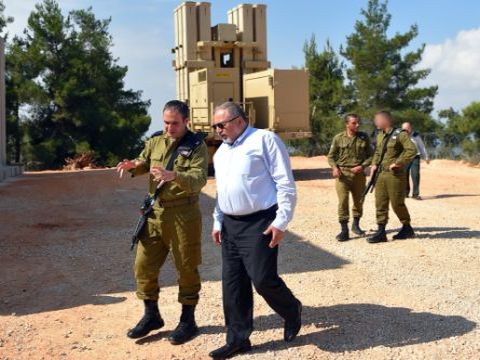 ליברמן בסיור בצפון [צילום: אריאל חרמוני, משרד הביטחון]