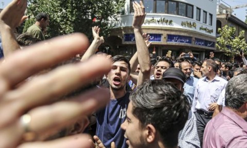 הפגנת סוחרים בטהרן [צילום: סוכנות הידיעות האירנית]