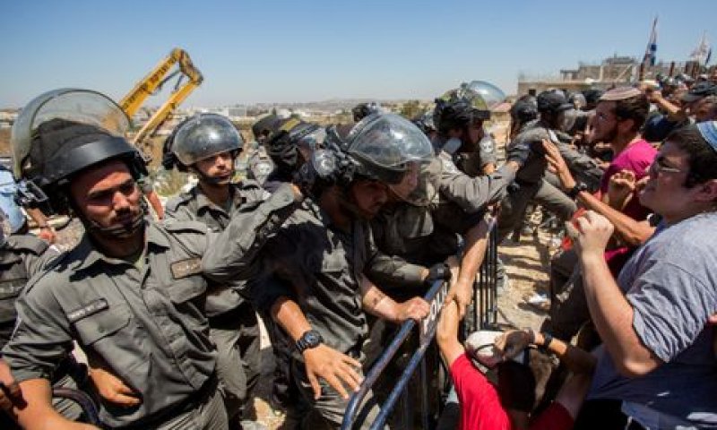 הריסת בתי דריינהוף [צילום: יונתן סינדל/פלאש 90]