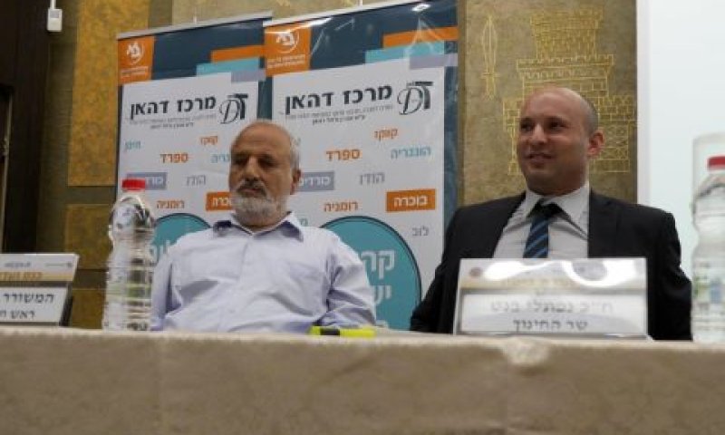 השר בנט, ארז ביטון [צילום: משרד החינוך]