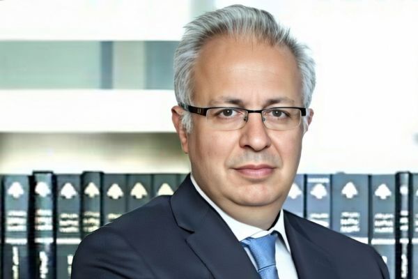 עאדל נאצר, שר המשפטים של לבנון. דורש מעצר.