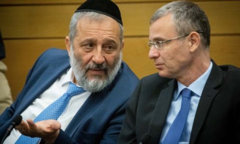 לוין ודרעי. שס תסייר בזמן הישיבה באביתר [צילום: יונתן זינדל/פלאש 90]