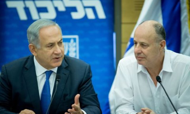 הנגבי עם נתניהו. קיבל לתפקיד נוסף [צילום: יונתן זינדל/פלאש 90]
