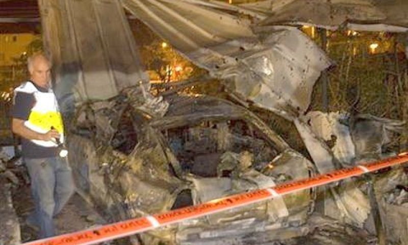 ההרס שהותיר אחריו הטיל בבאר-שבע [צילום: AP]