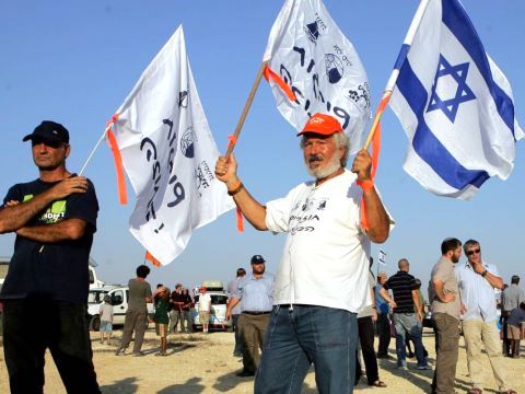 אבי פרחן בהפגנה מול כיסופים [פלאש 90]