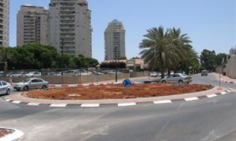 המדרכה שהלכה לאיבוד... [צילום אילוסטרציה: גונן אליאסי]