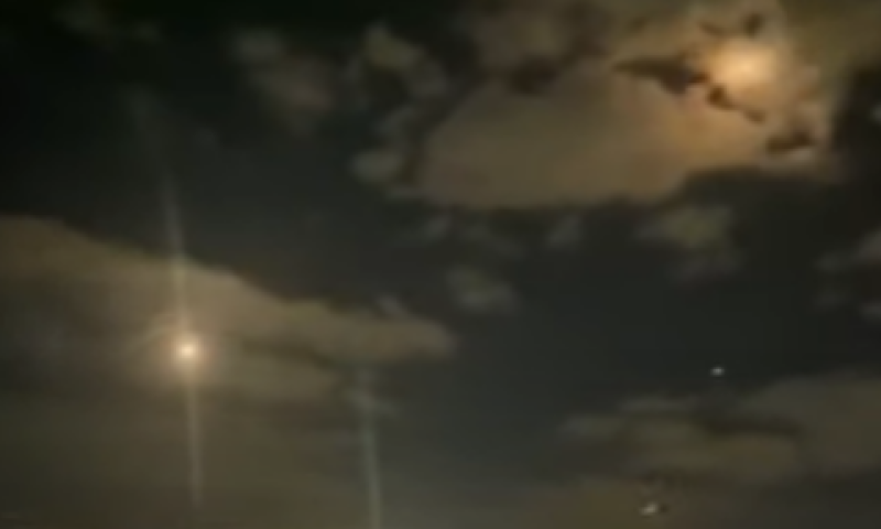 ירי הטילים המיירטים, הלילה, באבו דאבי [צילום: שימוש לפי סעיף 27א]