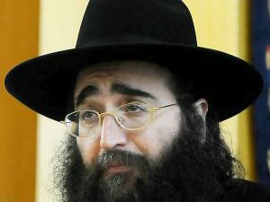 הרב פינטו. יחסים בין המשפחות [צילום: פלאש 90]