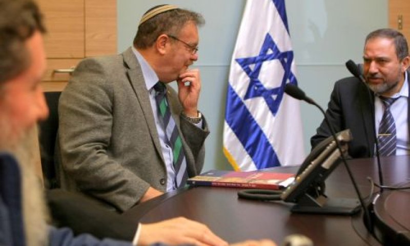 ליברמן עם ראשי המפלגות הדתיות הרשקוביץ וכץ [פלאש 90]