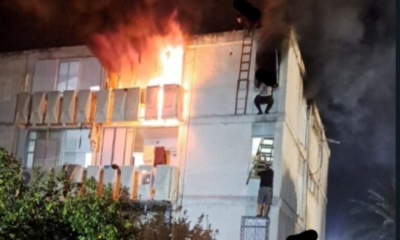 הבניין שבו פרצה השריפה הערב [צילום: שימוש לפי סעיף 27א]