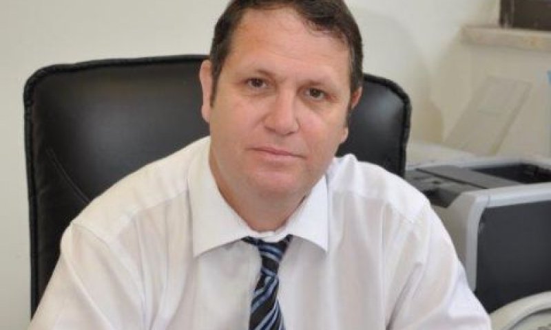 אדלר. "במטרה להתסיס"