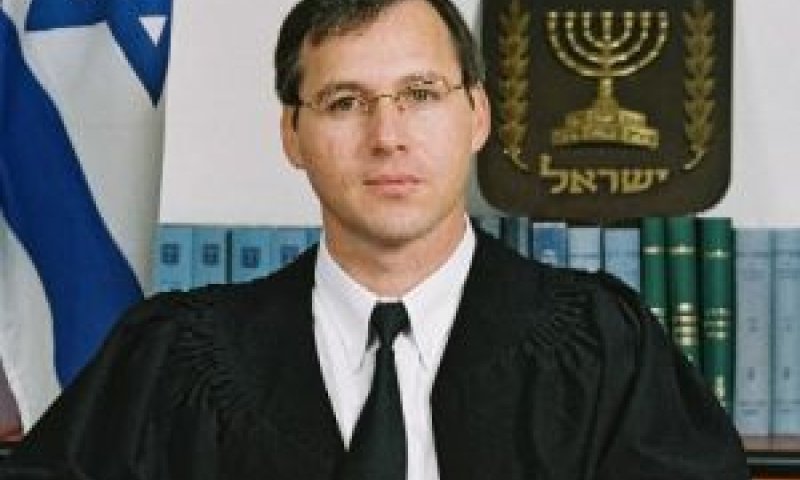 השופט קורן: הסירו את האזיקים [בוצ&acute;צ&acute;ו]