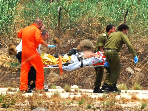 פינוי לקיה לאחר תקרית הירי [צילום: פלאש 90]