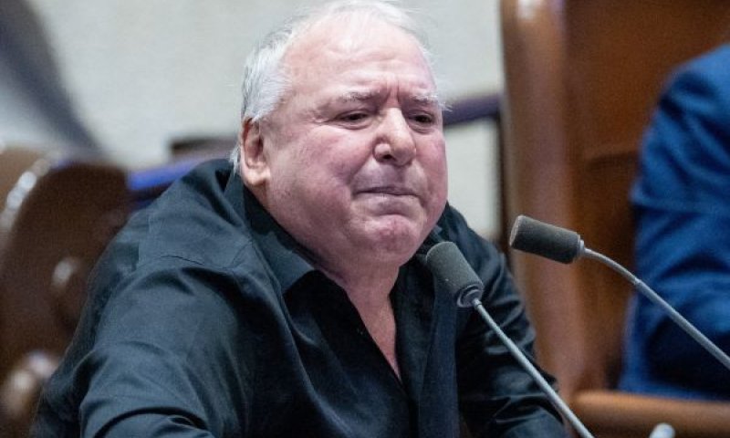 השר אמסלם. "נמשיך לפעול לפי האינטרס הישראלי" [צילום: חיים גולדברג/פלאש 90]