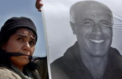 מפגינים למען ואנונו [צילום: AP]