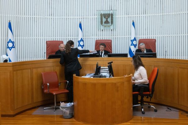 מינץ, עמית וסולברג. אין עילה להתערבות שיפוטית [צילום: חיים גולדברג, פלאש 90]