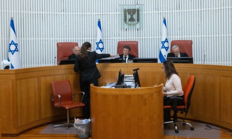 עמית, מינץ. עימות חריף [צילום: חיים גולדברג, פלאש 90]