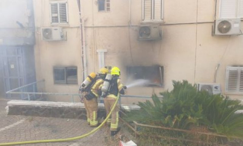 צוותי כיבוי והצלה פועלים לבלימת שרפות בעיר [צילום: דוברות כב"ה]