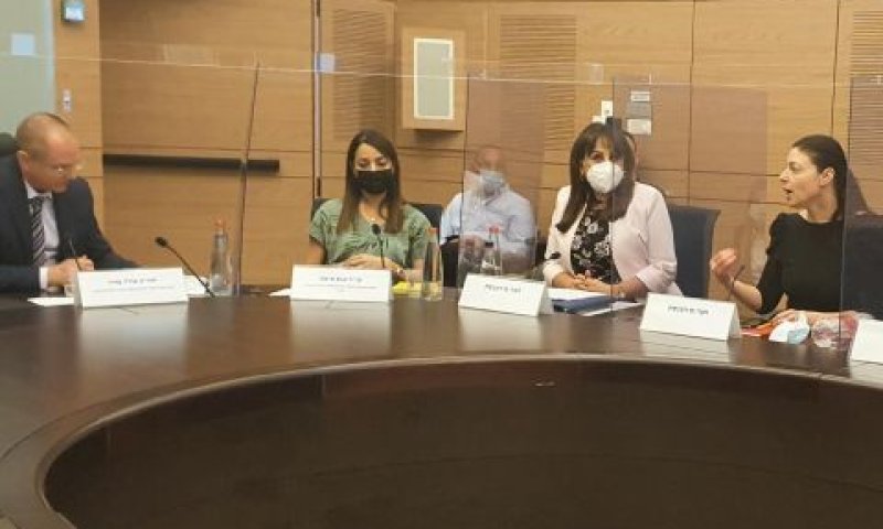 מרב מיכאלי, קטי שטרית ועודד פורר [צילום: נועם אלטחן]