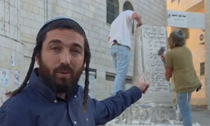 סוכות ליד אנדרטת המחבל [צילום: תקשורת הח"כ]