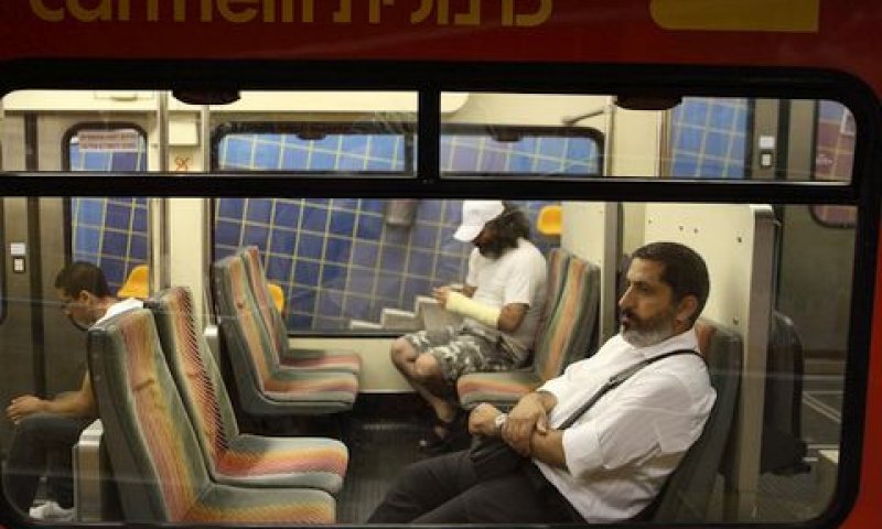 הכרמלי. גם ביום חול הביקוש אינו גבוה [צילום: יעקב נעמי/פלאש 90]