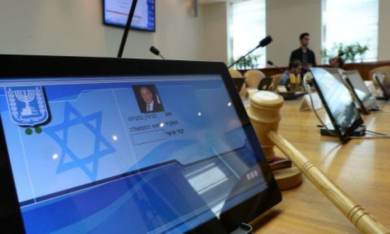 הטאבלט של נתניהו [צילום: קובי גדעון/לע"מ]