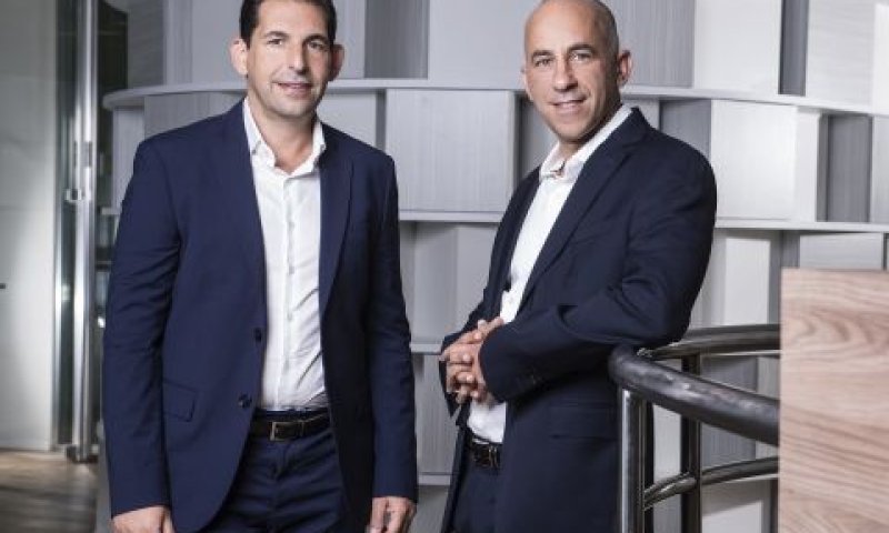 יו"ר אספן, גיא פרג. שיקול דעת האם לחתום על הסכם עם הצד השלישי