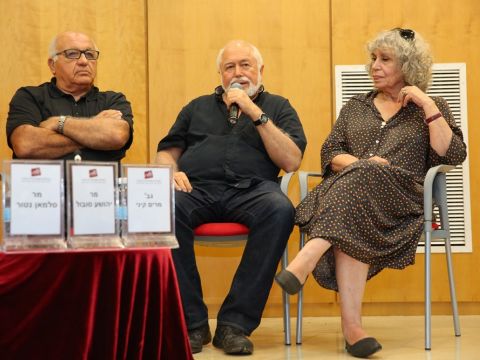 סובול (במרכז). ללכת מול המקובל [צילום: שירי לוי]