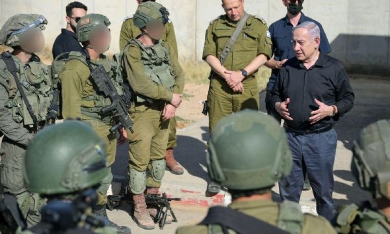 ראש הממשלה בבסיס צאלים [צילום: מעיין טואף/לע"מ]