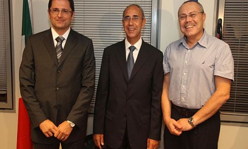 החתימה על ההסכם [צילום: אלירן אביטל]