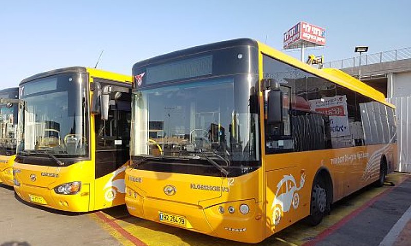אוטובוסים חשמליים של חברת דן [צילום: המשרד להגנת הסביבה]