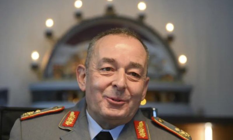 גנרל קרסטן ברויר. להתכונן למלחמה מצד רוסיה [צילום: רוברט מיכאל/AP]
