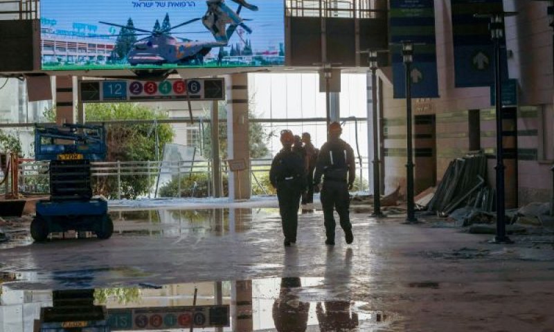 בית החולים סורוקה לאחר פגיעת טיל אירני [צילום: יאיר תירוש/פלאש 90]