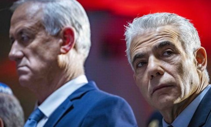 גנץ ולפיד לא מוכנים לדון באפשרות [צילום: אוליביה פיטוסי, פלאש 90]