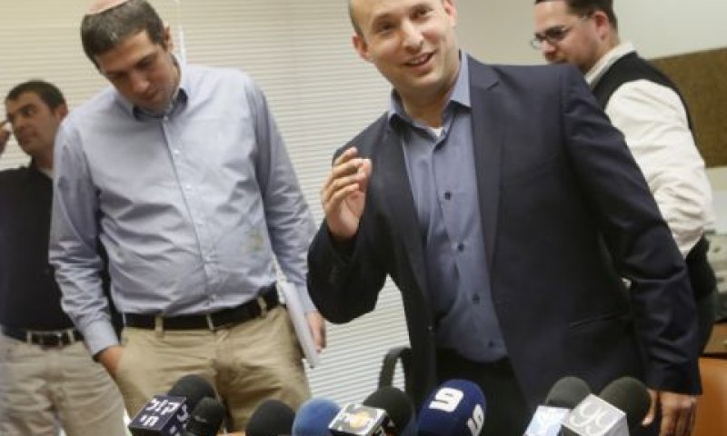 בנט בישיבת הסיעה [צילום: פלאש 90]