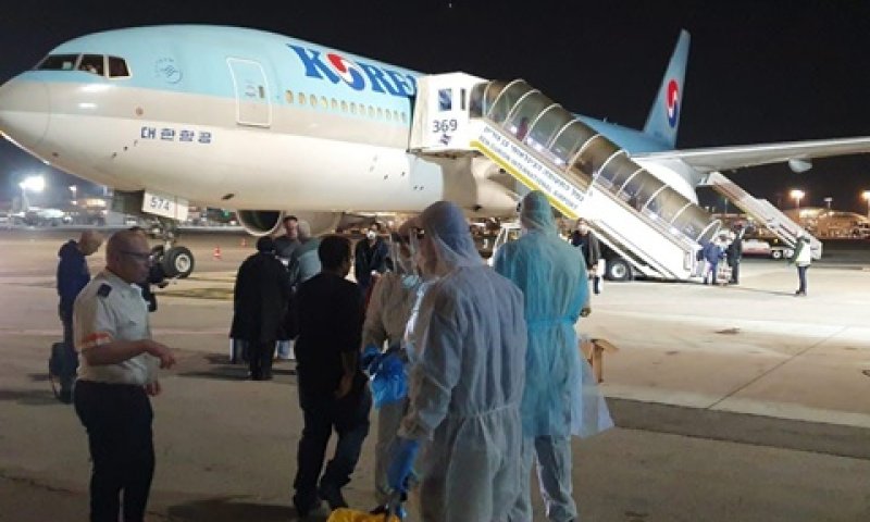 המטוס הקוריאני הערב בנתב"ג [צילום: דוברות מד"א]