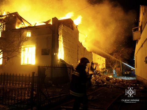 פגיעת כטב"ם בלבוב, אוקראינה [צילום: AP]