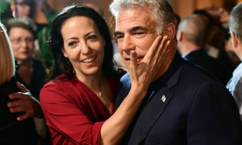 יאיר וליהיא לפיד [צילום: תומר נויברג/פלאש 90]