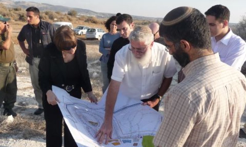 לימור לבנת ביישוב שקף [חמוטל כהן]