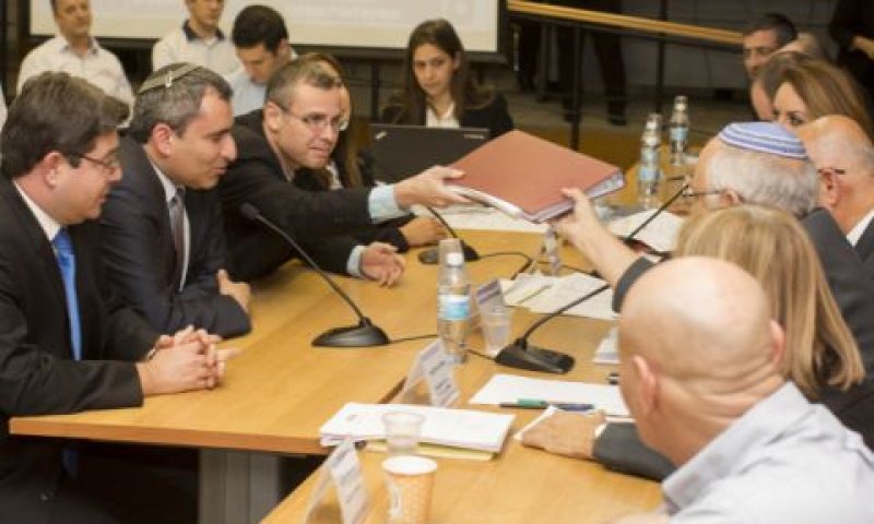 נציגי הליכוד בוועדת הבחירות [צילום: פלאש 90]