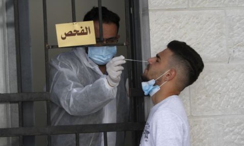 בדיקת קורונה, שכם [צילום: נאסר אישתייה, AP]