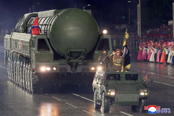 Hwasong-20. הטווח: 15,000 ק"מ לתוך ארה"ב [צילום: AP/KCNA]