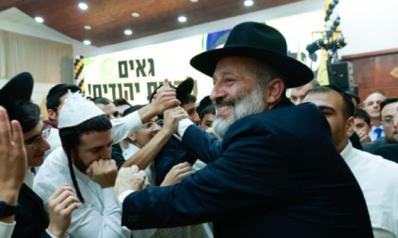 דרעי בליל הבחירות [צילום: יוסי זמיר/פלאש 90]