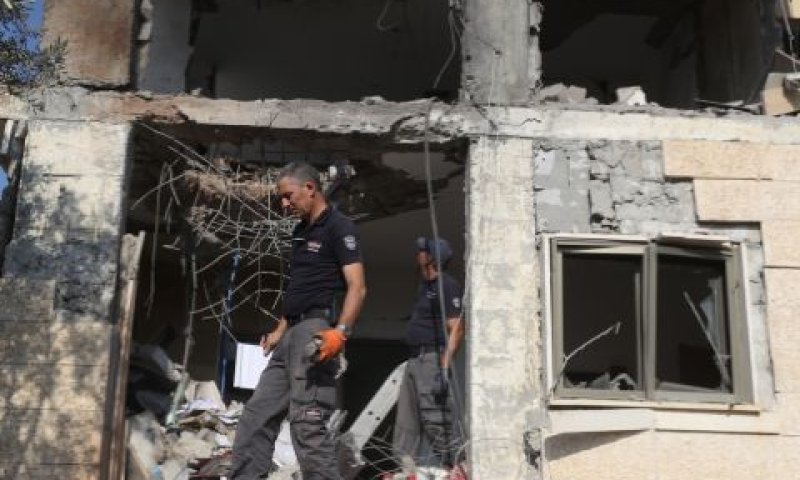 הבית שניזוק מירי הרקטה בבאר שבע [צילום: יונתן זינדל]