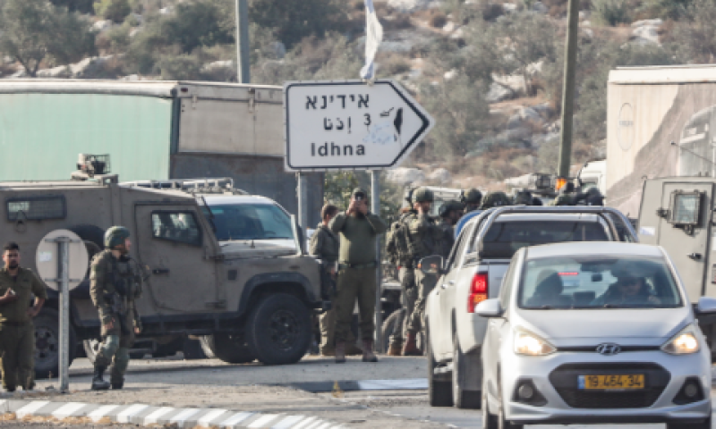 מרדף אחרי המחבלים שביצעו את פיגוע הירי [צילום: ויסאם השלמון/פלאש 90]