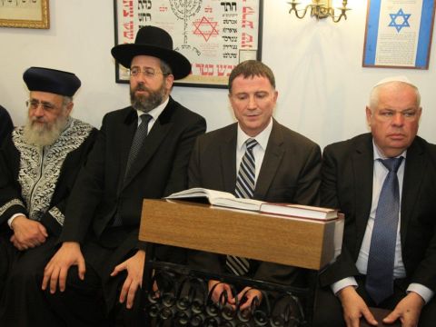 רונן פלוט, יולי יואל אדלשטיין, הרב דוד לאו, הרב יצחק יוסף [צילום: דוברות הכנסת]
