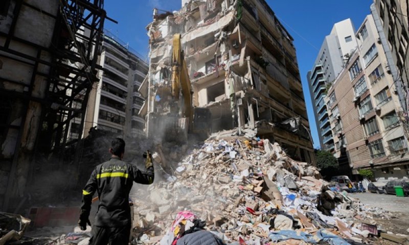 פעולות פינוי ההריסות בלבנון, אחרי תקיפות חיל האוויר [צילום: חוסיין מאללה, AP]