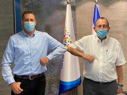 ראש עיריית ת"א, רון חולדאי וח"כ מתן כהנא [צילום: משה בסוס]