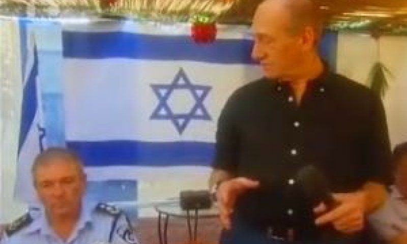 מפכ"ל המשטרה מבקר בסוכתו של אולמרט