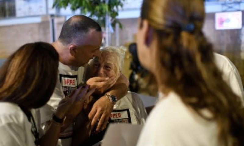 סבתו של יונתן סמרנו [צילום: גילי יערי/פלאש 90]